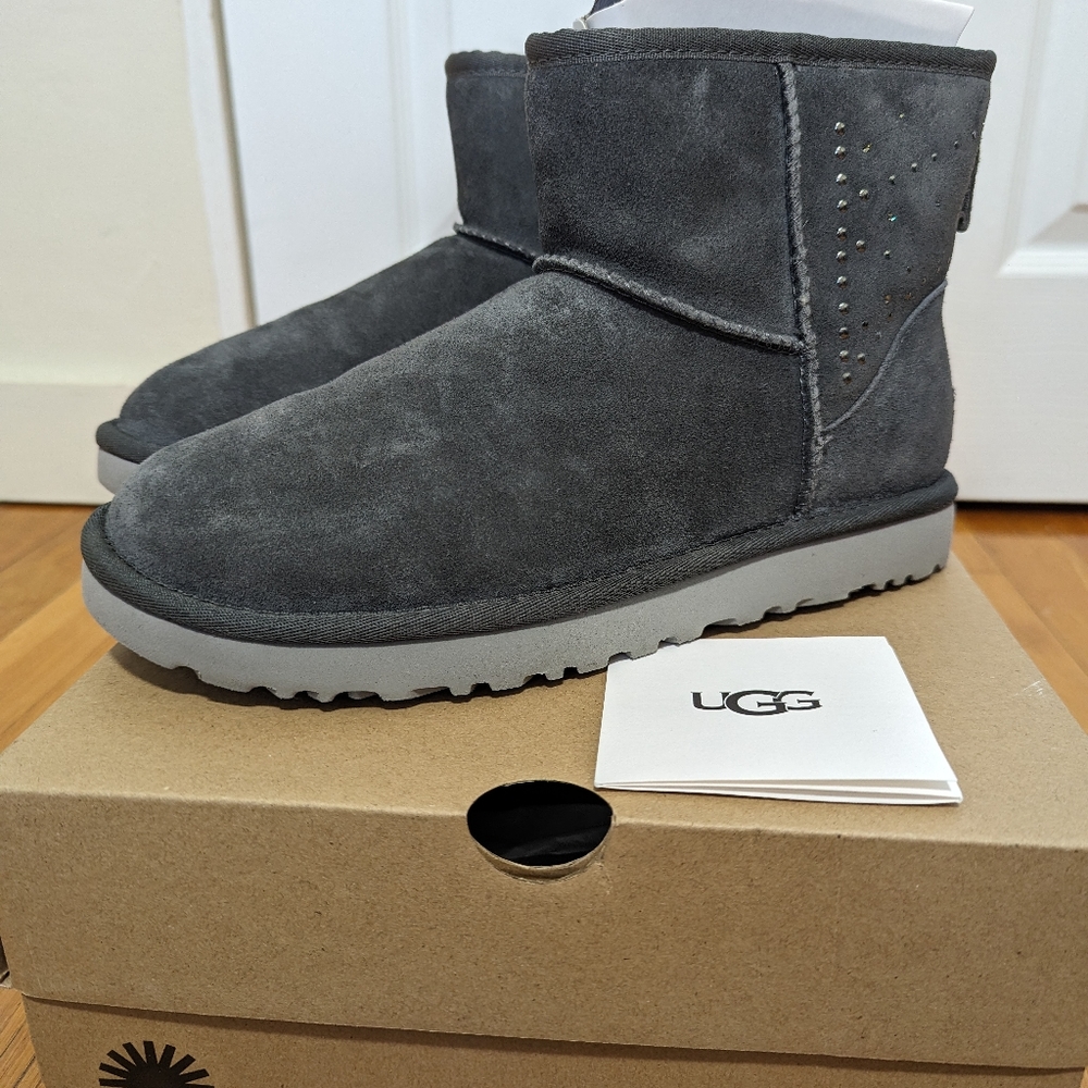 UGG boots classic mini II size 8 in gray